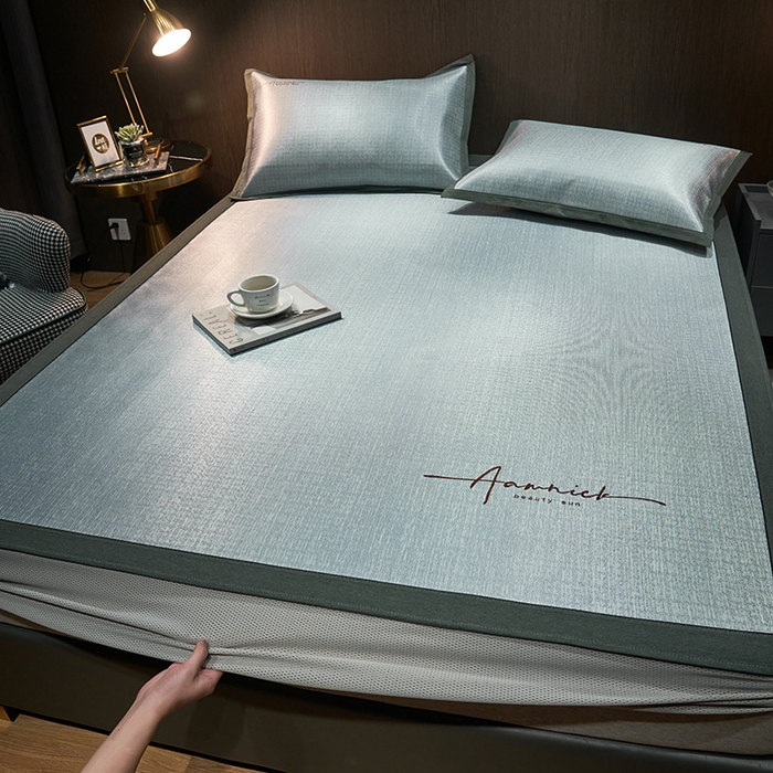 91家纺网 家纺一手货源 找家纺 全季家居 2024新款纯色英文刺绣肌理纹冰丝凉席 珊瑚灰（床笠款）