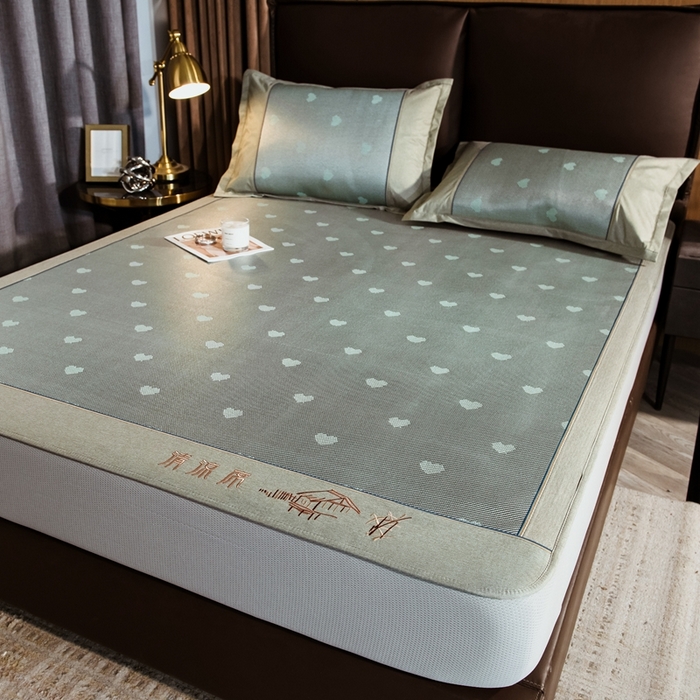 91家纺网 家纺一手货源 找家纺 全季家居 2024新款加厚加密宽边刺绣提花冰藤凉席 爱心-水绿（床笠款）