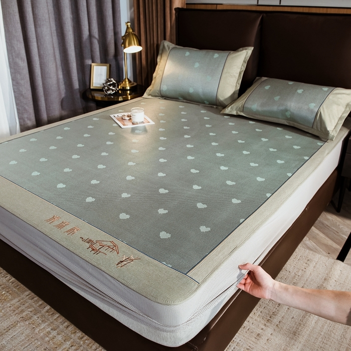 91家纺网 家纺一手货源 找家纺 全季家居 2024新款加厚加密宽边刺绣提花冰藤凉席 爱心-水绿（床笠款）