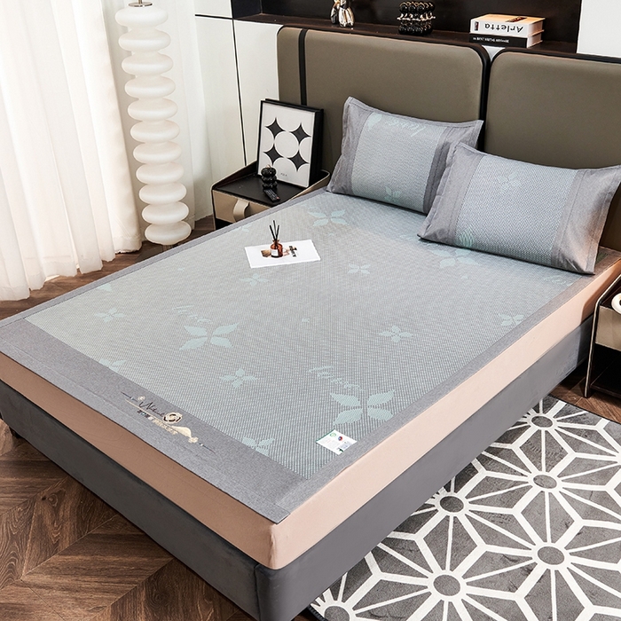 91家纺网 家纺一手货源 找家纺 青雅席业 2025年新款春夏3D复合冰藤养生席 四叶草-绿