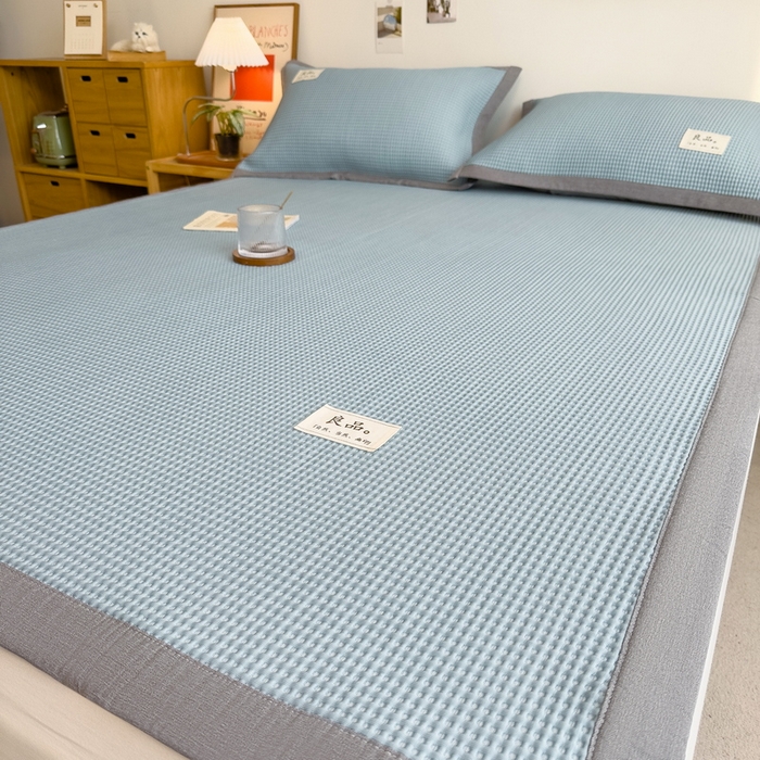 91家纺网 家纺一手货源 找家纺 丝羽坊 2025新款PE凉感450克A类华夫格冰豆豆软凉席-平铺款 华夫格-蓝