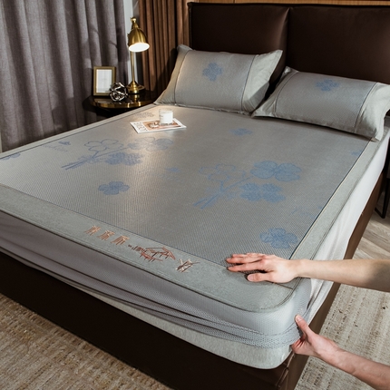 91家纺网 家纺一手货源 找家纺 全季家居 2024新款加厚加密宽边刺绣提花冰藤凉席 夏花-烟灰（床笠款）