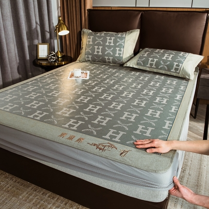 91家纺网 家纺一手货源 找家纺 全季家居 2024新款加厚加密宽边刺绣提花冰藤凉席 字母-水绿（床笠款）