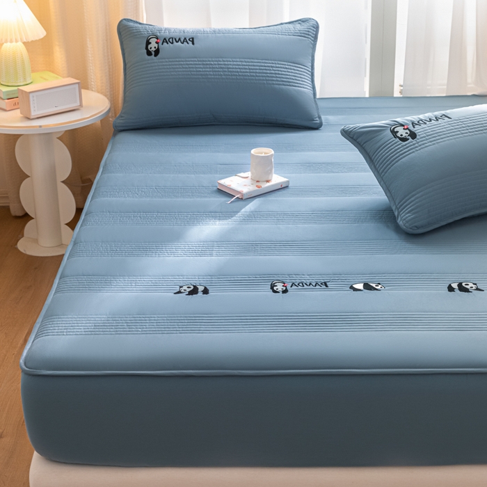 91家纺网 家纺一手货源 找家纺 鑫钰 2024全棉大豆夹棉床笠 熊猫Team-优雅蓝