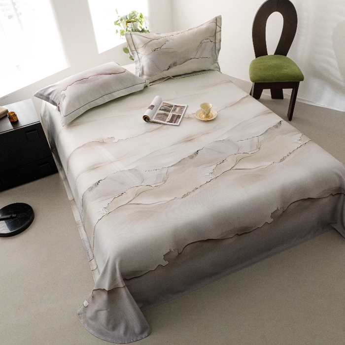 91家纺网 家纺一手货源 找家纺 舒慕家纺 2025新款天丝竹纤维竹语天丝凉席数码印花软凉席床单床笠 烟云-灰