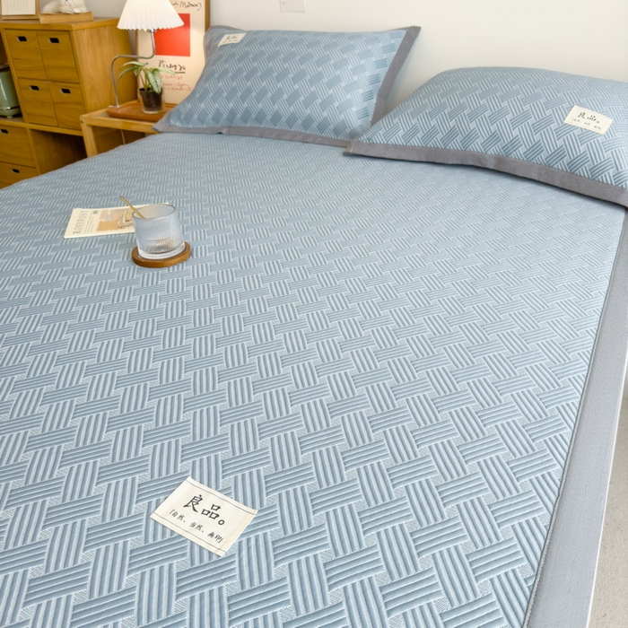 91家纺网 家纺一手货源 找家纺 丝羽坊 2025新款PE凉感450克A类华夫格冰豆豆软凉席-平铺款 饼干花-蓝