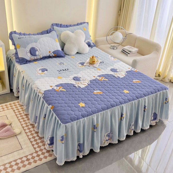 91家纺网 家纺一手货源 找家纺 情煊家纺 2024新款全棉亲肤夹棉印花床裙 6太空漫步