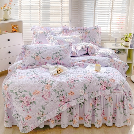 91家纺网 家纺一手货源 找家纺 恋尚 2025新款蜜桃棉印花夹棉床笠式床裙四件套 悠悠花海