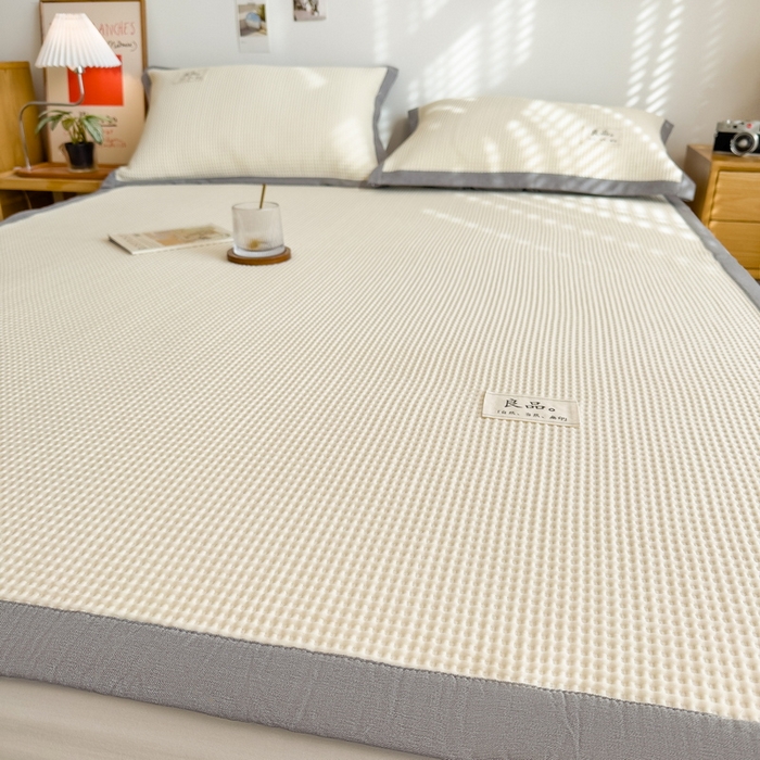 91家纺网 家纺一手货源 找家纺 丝羽坊 2025新款PE凉感450克A类华夫格冰豆豆软凉席-平铺款 华夫格-奶白