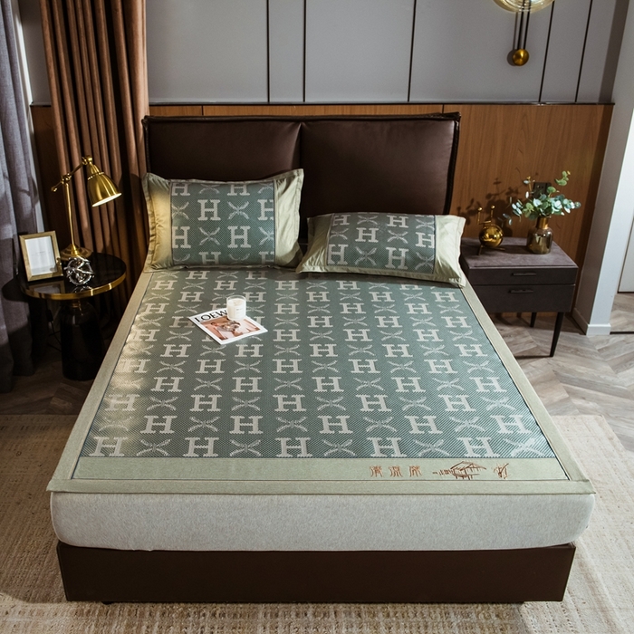 91家纺网 家纺一手货源 找家纺 全季家居 2024新款加厚加密宽边刺绣提花冰藤凉席 字母-水绿（床席款）