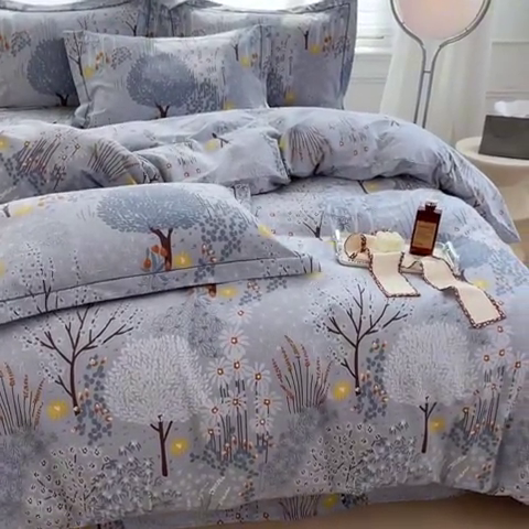 91家纺网 家纺一手货源 找家纺 金纱玉纺家纺 2024新款加厚AB版四件套 森林小镇-灰