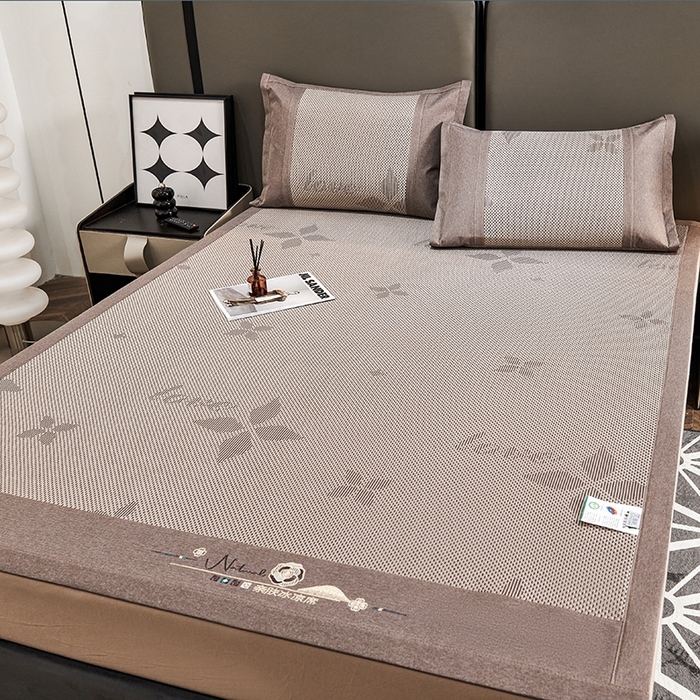 91家纺网 家纺一手货源 找家纺 青雅席业 2025年新款春夏3D复合冰藤养生席 四叶草-香槟