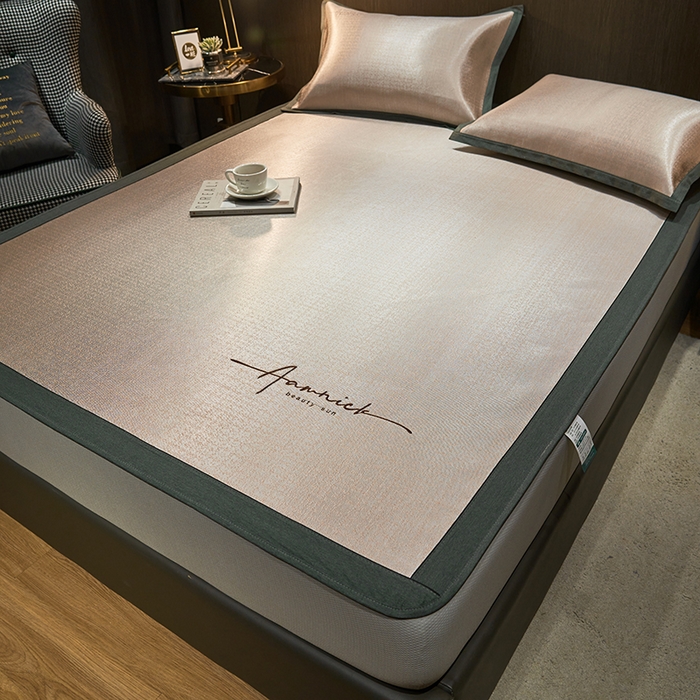 91家纺网 家纺一手货源 找家纺 全季家居 2024新款纯色英文刺绣肌理纹冰丝凉席 浅黄色（床笠款）