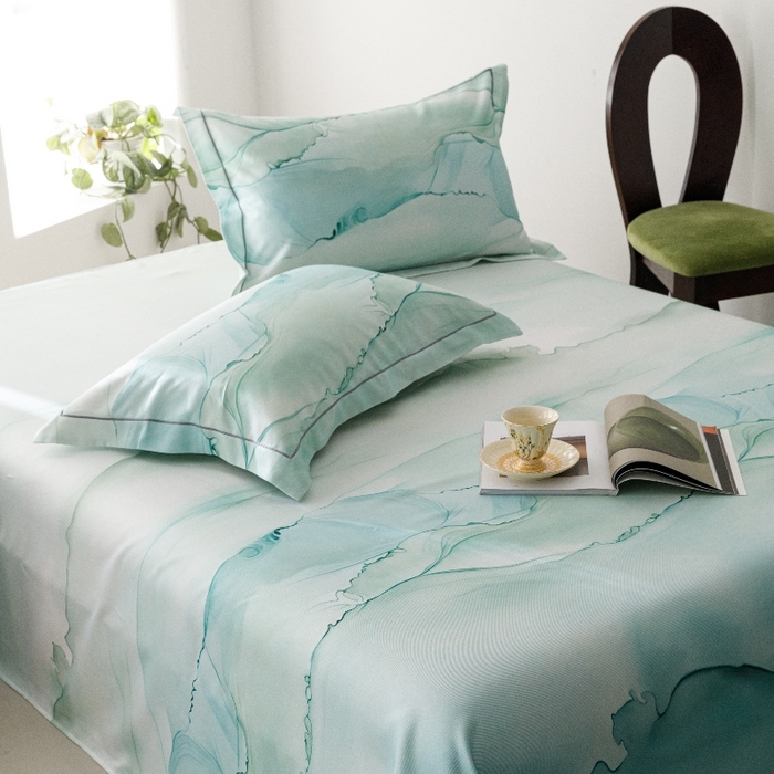 91家纺网 家纺一手货源 找家纺 舒慕家纺 2025新款天丝竹纤维竹语天丝凉席数码印花软凉席床单床笠 烟云-绿