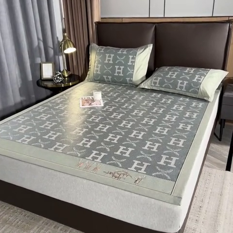 91家纺网 家纺一手货源 找家纺 全季家居 2024新款加厚加密宽边刺绣提花冰藤凉席 字母-水绿（床席款）