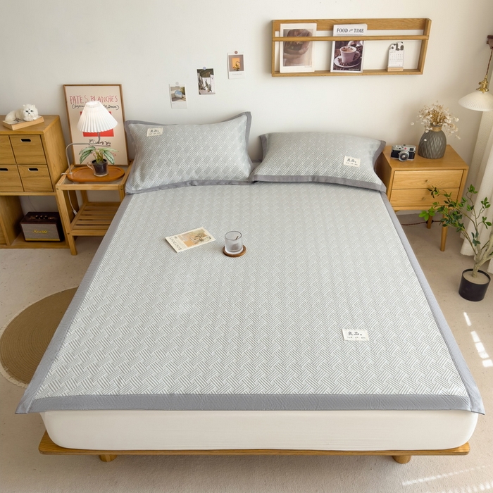 91家纺网 家纺一手货源 找家纺 丝羽坊 2025新款PE凉感450克A类华夫格冰豆豆软凉席-平铺款 饼干花-灰