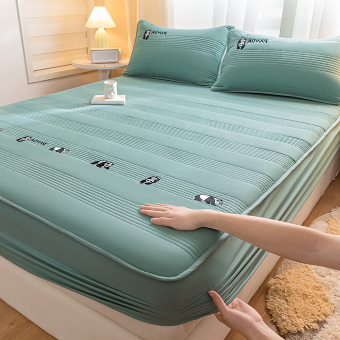 91家纺网 家纺一手货源 找家纺 鑫钰 2024全棉大豆夹棉床笠 熊猫Team-时尚绿