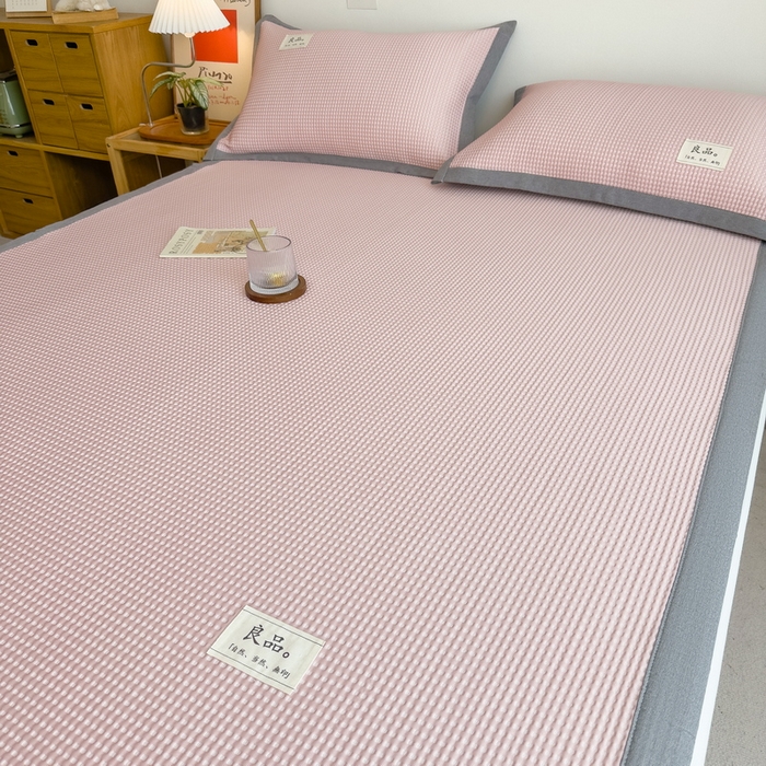 91家纺网 家纺一手货源 找家纺 丝羽坊 2025新款PE凉感450克A类华夫格冰豆豆软凉席-平铺款 华夫格-粉