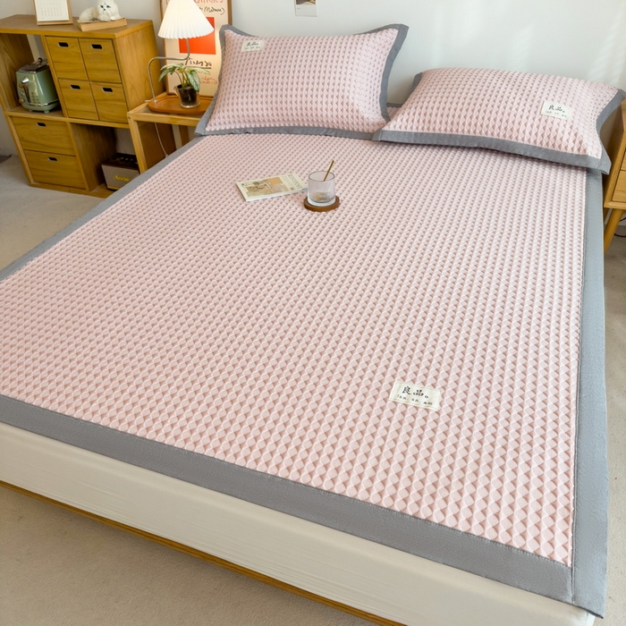 91家纺网 家纺一手货源 找家纺 丝羽坊 2025新款PE凉感450克A类华夫格冰豆豆软凉席-平铺款 冰豆豆-粉