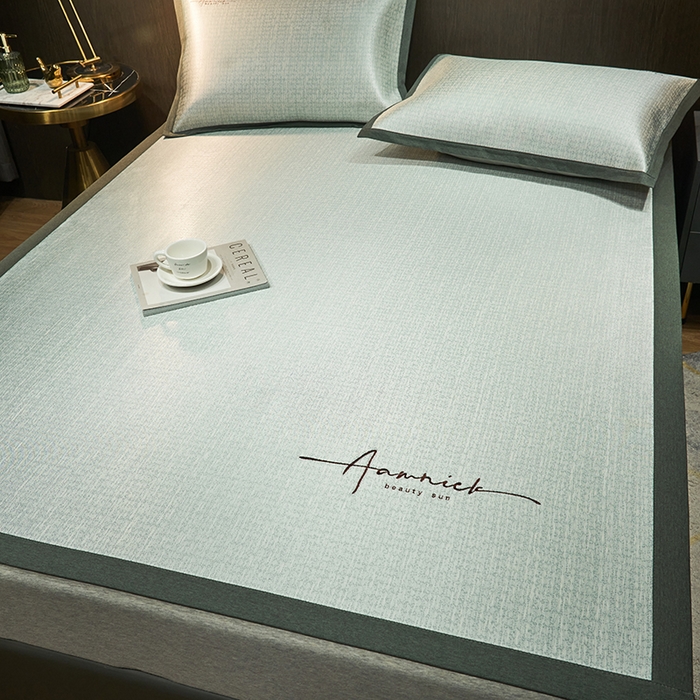 91家纺网 家纺一手货源 找家纺 全季家居 2024新款纯色英文刺绣肌理纹冰丝凉席 魔法绿（床席款）