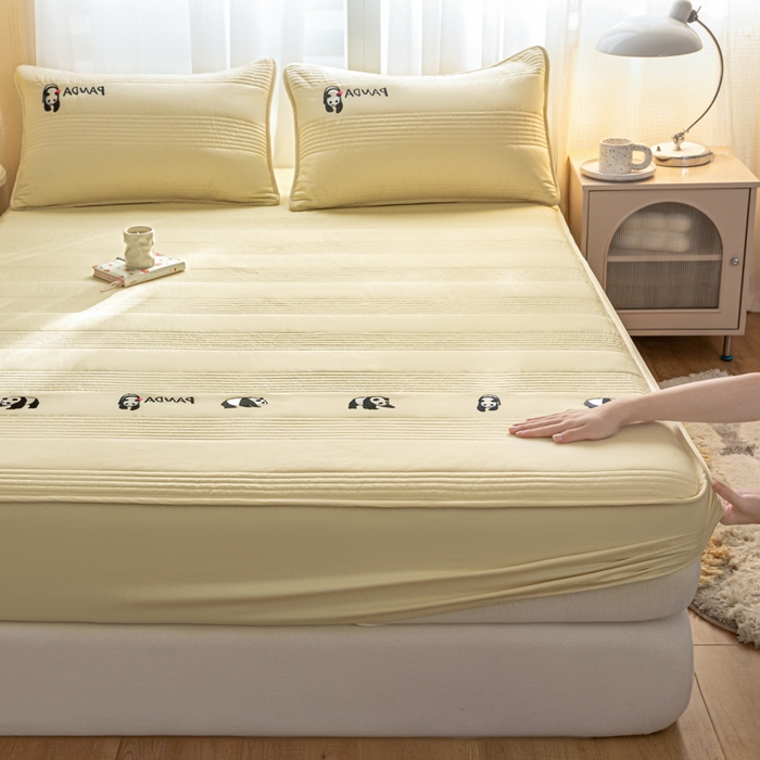 91家纺网 家纺一手货源 找家纺 鑫钰 2024全棉大豆夹棉床笠 熊猫Team-奶黄色