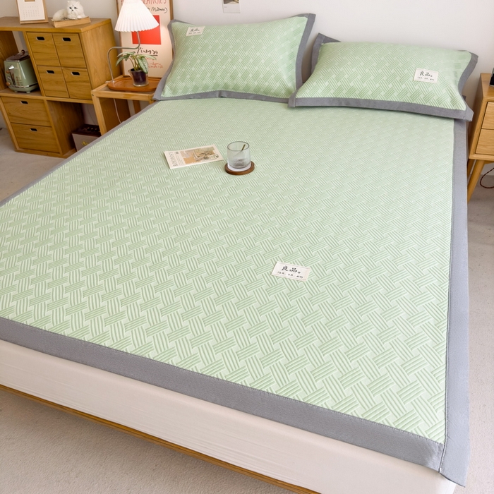 91家纺网 家纺一手货源 找家纺 丝羽坊 2025新款PE凉感450克A类华夫格冰豆豆软凉席-平铺款 饼干花-绿