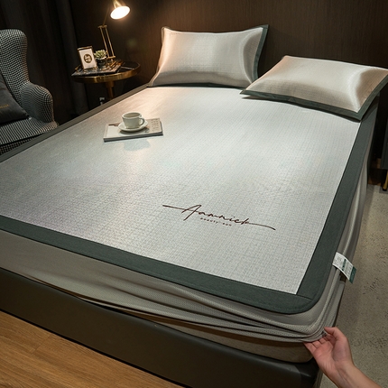 91家纺网 家纺一手货源 找家纺 全季家居 2024新款纯色英文刺绣肌理纹冰丝凉席 藕灰（床笠款）