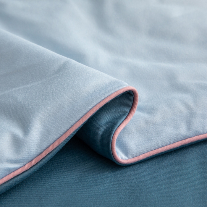 91家纺网 家纺一手货源 找家纺 吾诺家居 2024新款针织棉双拼色大豆夏被 浅兰-宝蓝