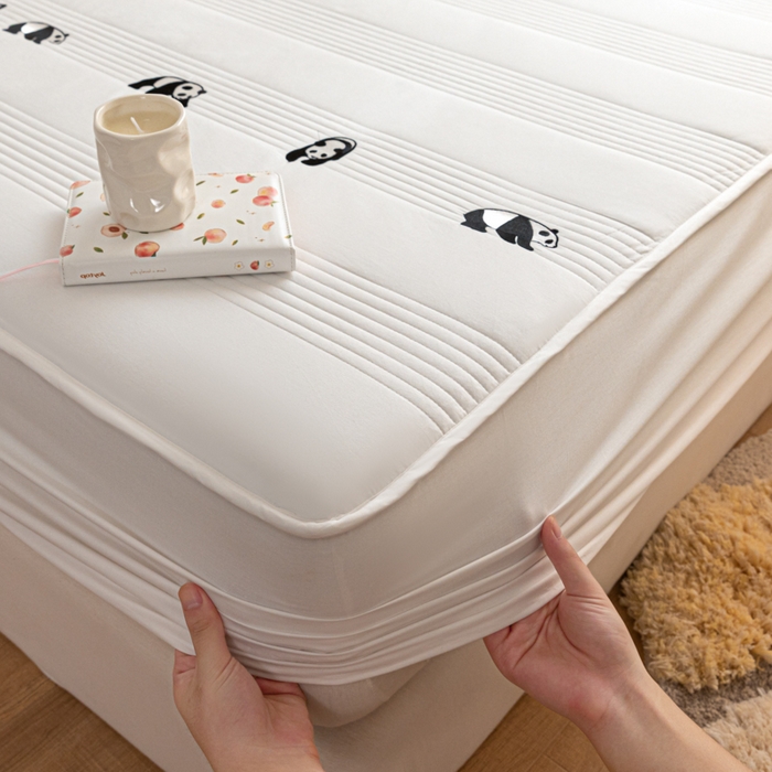 91家纺网 家纺一手货源 找家纺 鑫钰 2024全棉大豆夹棉床笠 熊猫Team-月光白