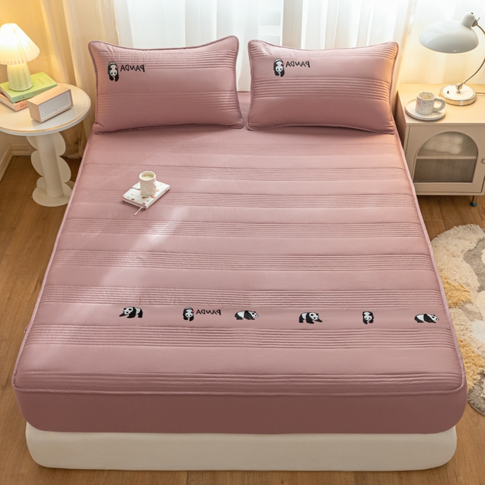 91家纺网 家纺一手货源 找家纺 鑫钰 2024全棉大豆夹棉床笠 熊猫Team-豆沙粉