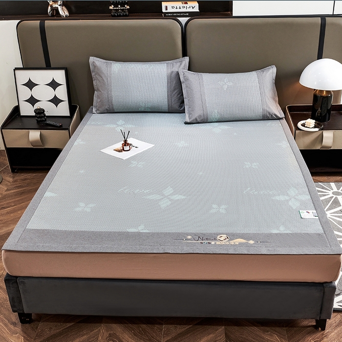 91家纺网 家纺一手货源 找家纺 青雅席业 2025年新款春夏3D复合冰藤养生席 四叶草-绿