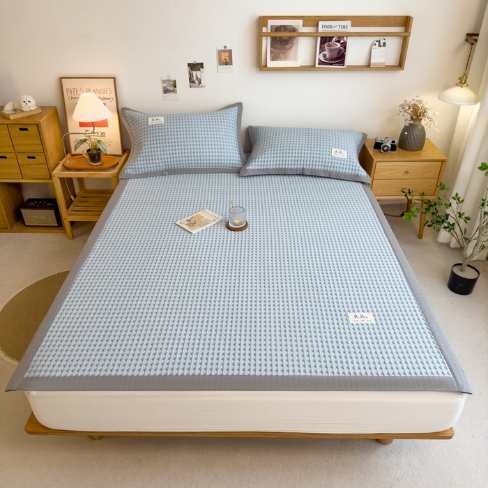 91家纺网 家纺一手货源 找家纺 丝羽坊 2025新款PE凉感450克A类华夫格冰豆豆软凉席-平铺款 冰豆豆-蓝