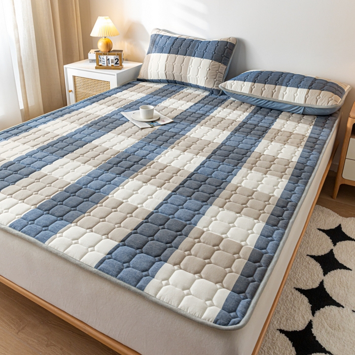 91家纺网 家纺一手货源 找家纺 鑫钰 2024水洗棉床护垫-简格 简格-蓝大格