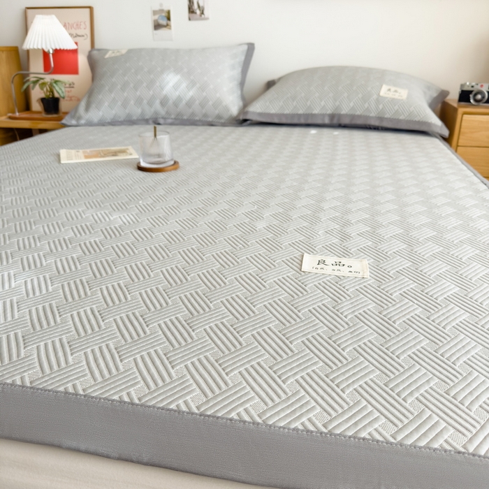 91家纺网 家纺一手货源 找家纺 丝羽坊 2025新款PE凉感450克A类华夫格冰豆豆软凉席-平铺款 饼干花-灰