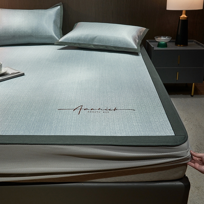 91家纺网 家纺一手货源 找家纺 全季家居 2024新款纯色英文刺绣肌理纹冰丝凉席 珊瑚灰（床笠款）