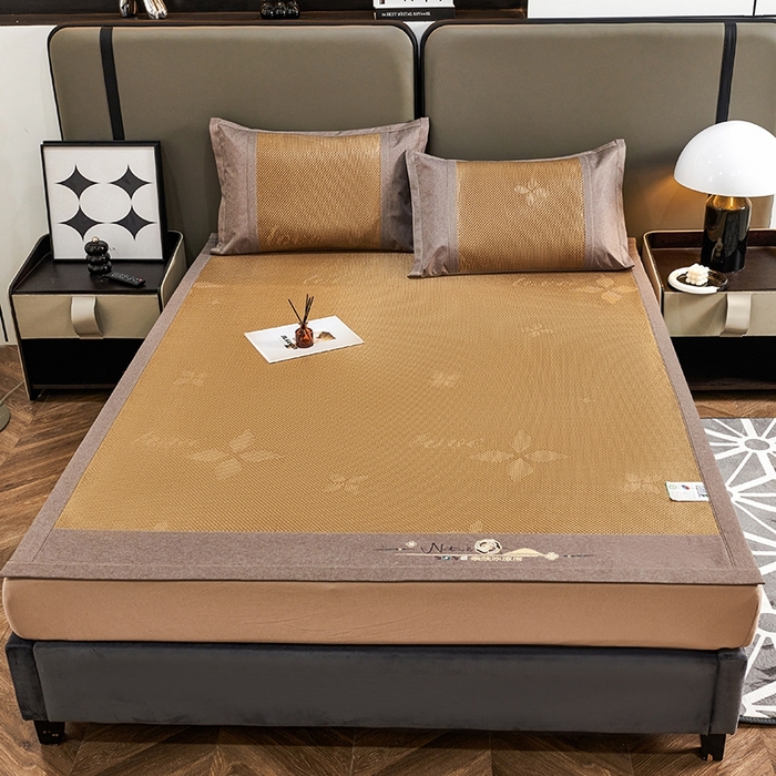 91家纺网 家纺一手货源 找家纺 青雅席业 2025年新款春夏3D复合冰藤养生席 四叶草-咖