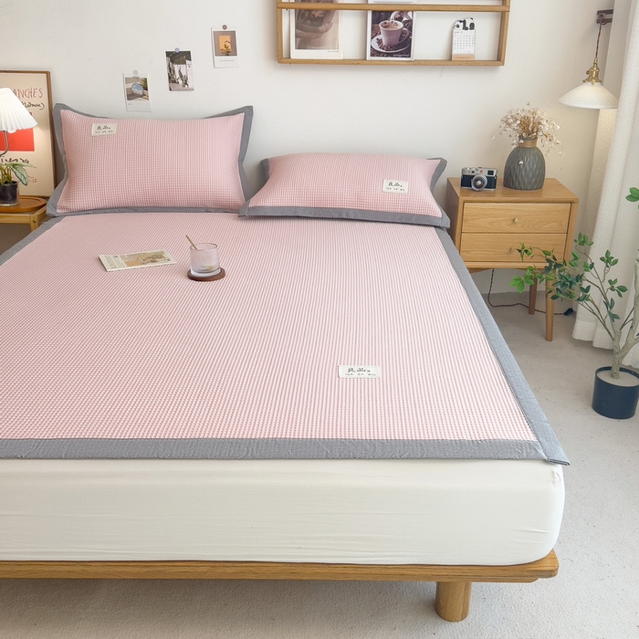 91家纺网 家纺一手货源 找家纺 丝羽坊 2025新款PE凉感450克A类华夫格冰豆豆软凉席-平铺款 华夫格-粉