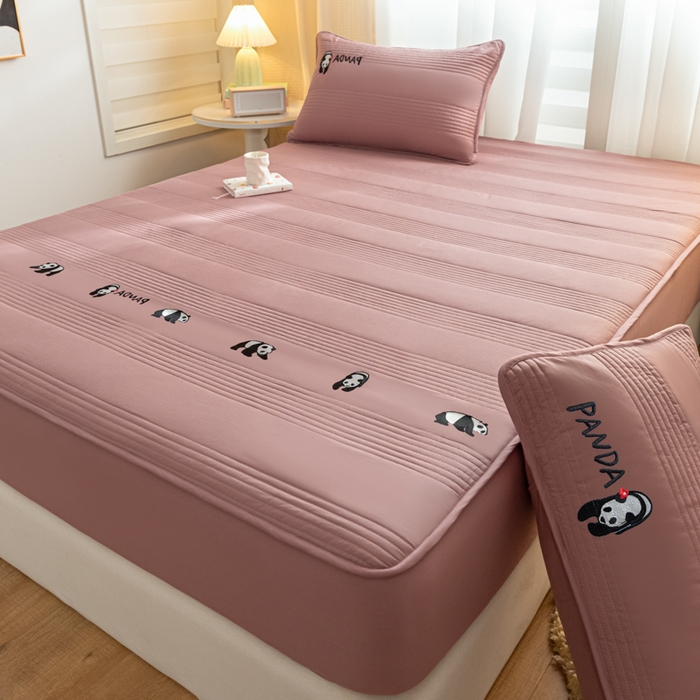 91家纺网 家纺一手货源 找家纺 鑫钰 2024全棉大豆夹棉床笠 熊猫Team-豆沙粉