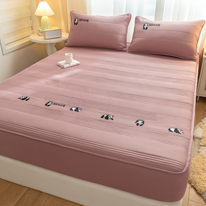 91家纺网 家纺一手货源 找家纺 鑫钰 2024全棉大豆夹棉床笠 熊猫Team-豆沙粉