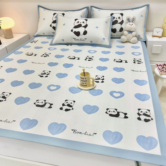 91家纺网 家纺一手货源 找家纺 全季家居 2024新款5A抗菌小清新数码印花冰藤席 爱心熊猫（床席款）