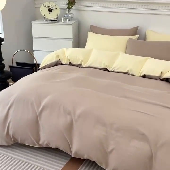 91家纺网 家纺一手货源 找家纺 莎臣豹 2025新款水洗棉磨毛纯色双拼简约风撞色四件套 嫩黄爱上卡其