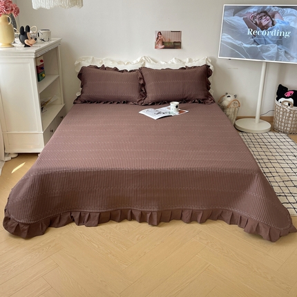 十里居 2024新款水洗棉纯色韩版花边夹棉床盖三件套 深咖