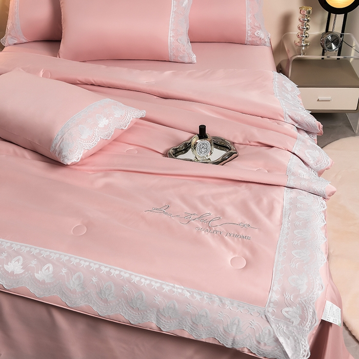 91家纺网 家纺一手货源 找家纺 益多眠 2024爆款水洗真丝夏被四件套冰丝夏被轻奢夏被空调被羽毛夏被四件套绣花夏被 花边---粉色
