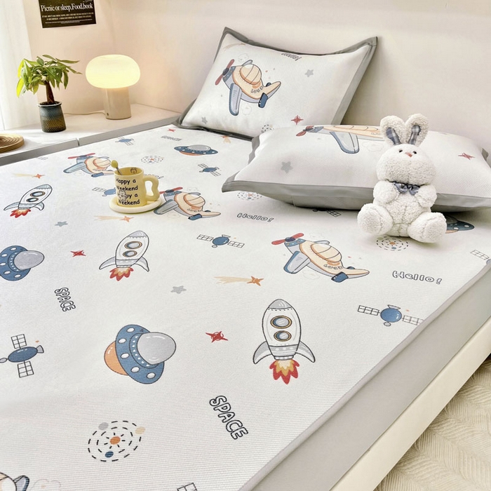 91家纺网 家纺一手货源 找家纺 全季家居 2024新款5A抗菌小清新数码印花冰藤席 宇宙飞船（床笠款）