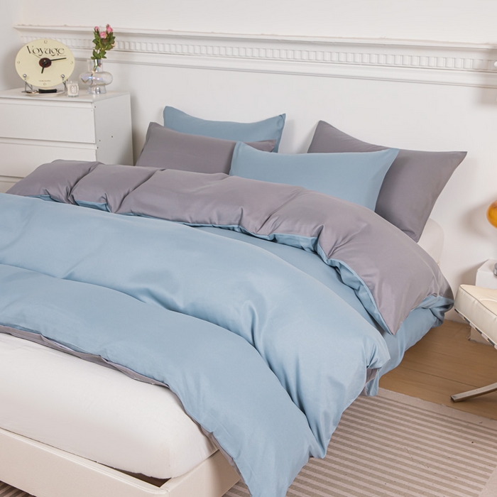 91家纺网 家纺一手货源 找家纺 莎臣豹 2025新款水洗棉磨毛纯色双拼简约风撞色四件套 雾霾蓝爱上浅灰