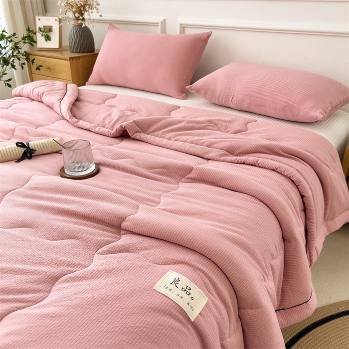 91家纺网 家纺一手货源 找家纺 丝幔家纺 2025新款A类泡泡纱镶边款夏被 豆沙玉