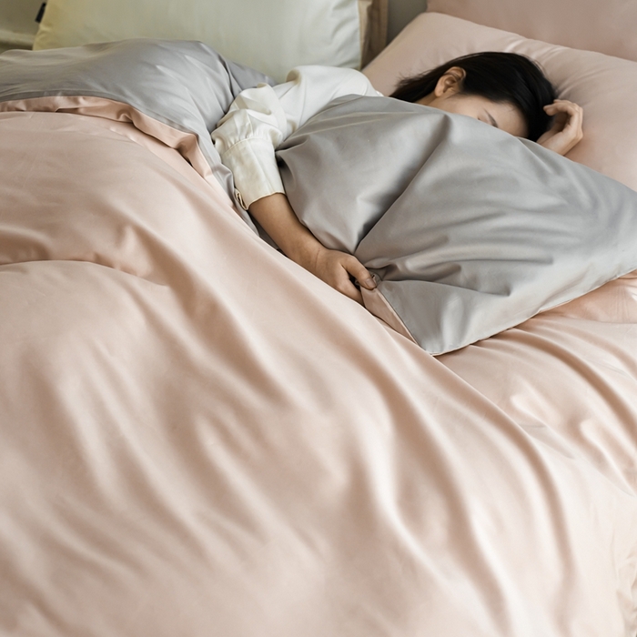 91家纺网 家纺一手货源 找家纺 安莱生活 2024新款100s长绒棉贡缎双拼四件套 虾粉-银灰