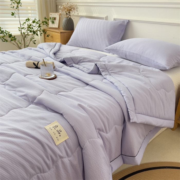 91家纺网 家纺一手货源 找家纺 丝幔家纺 2025新款A类泡泡纱镶边款夏被 千黛紫