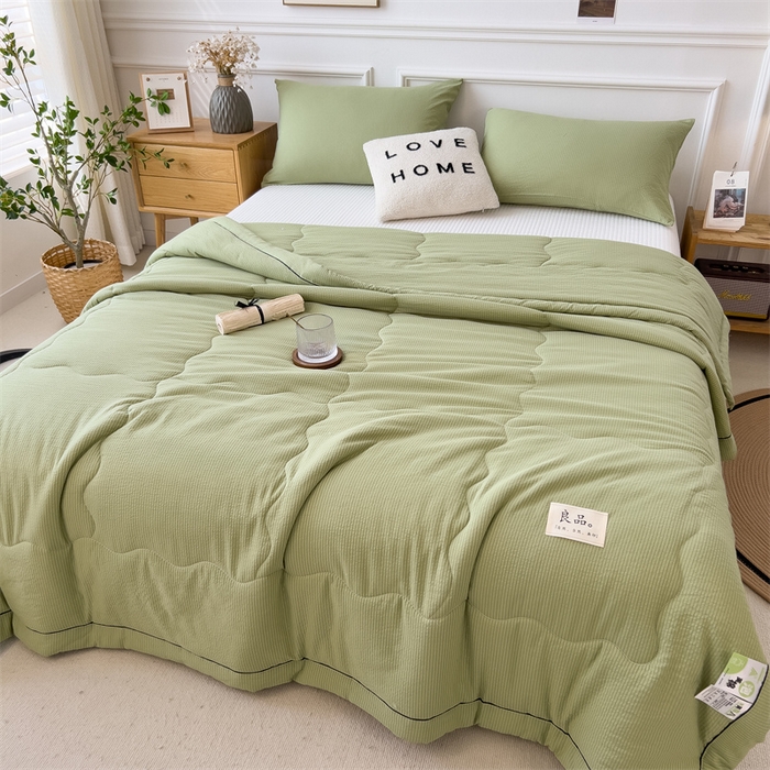 91家纺网 家纺一手货源 找家纺 丝幔家纺 2025新款A类泡泡纱镶边款夏被 牛油果绿