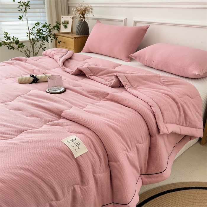 91家纺网 家纺一手货源 找家纺 丝幔家纺 2025新款A类泡泡纱镶边款夏被 豆沙玉